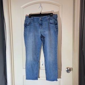 Old Navy / Mid-Rise Boyfriend jeans / Size 16